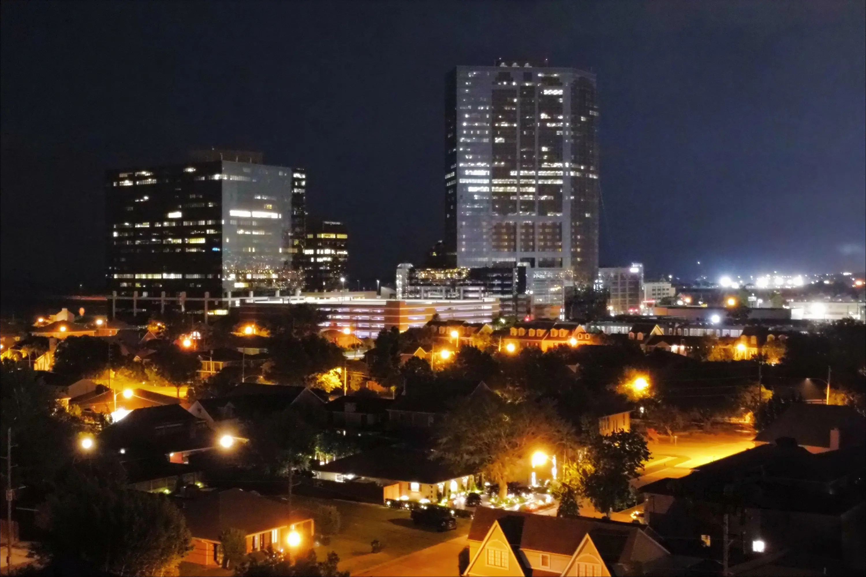Buildings in Metairie at night
